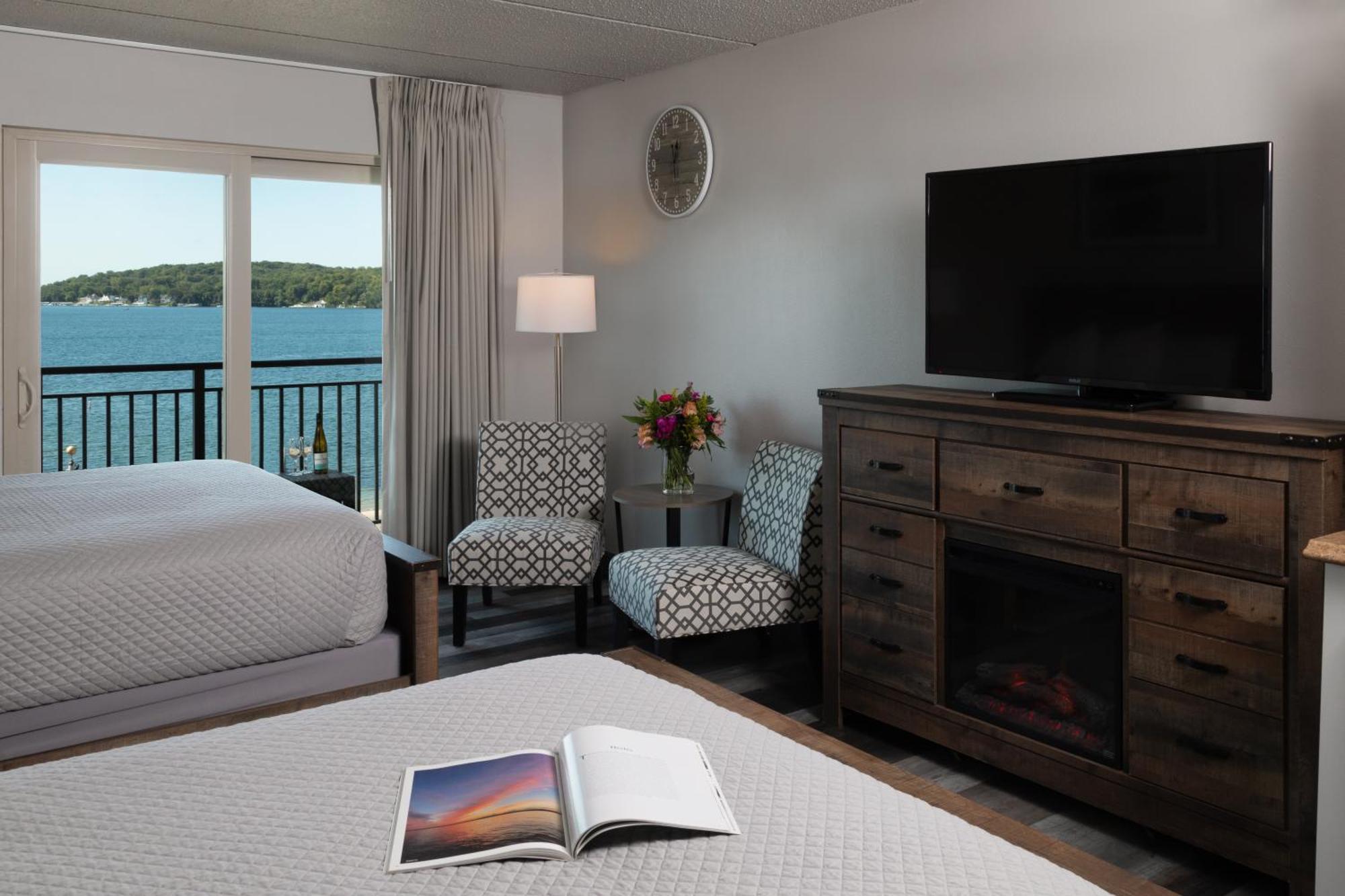 Harbor Shores On Lake Geneva Room photo