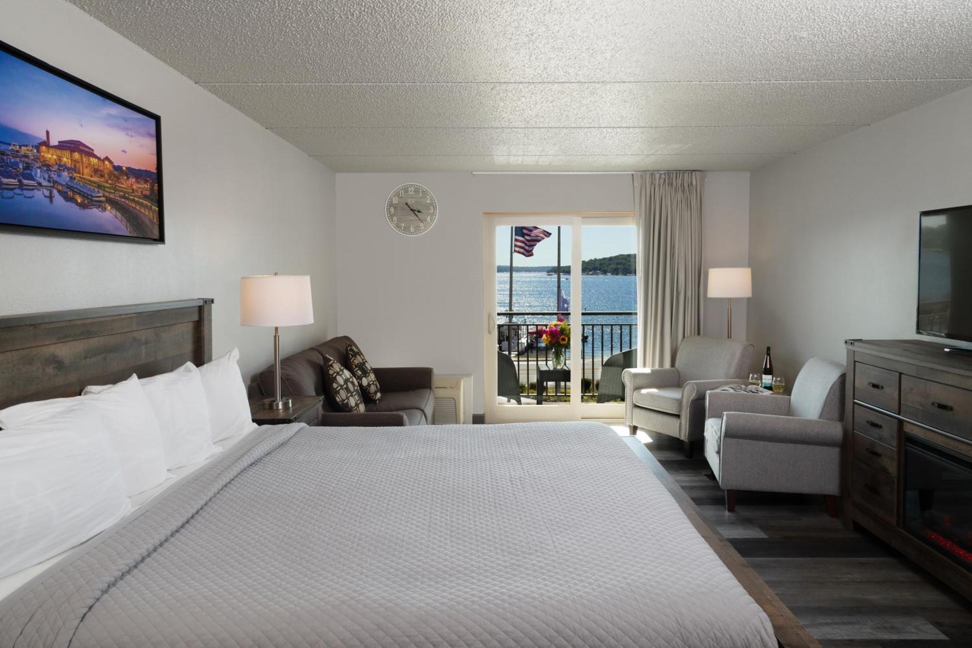 Harbor Shores On Lake Geneva Room photo
