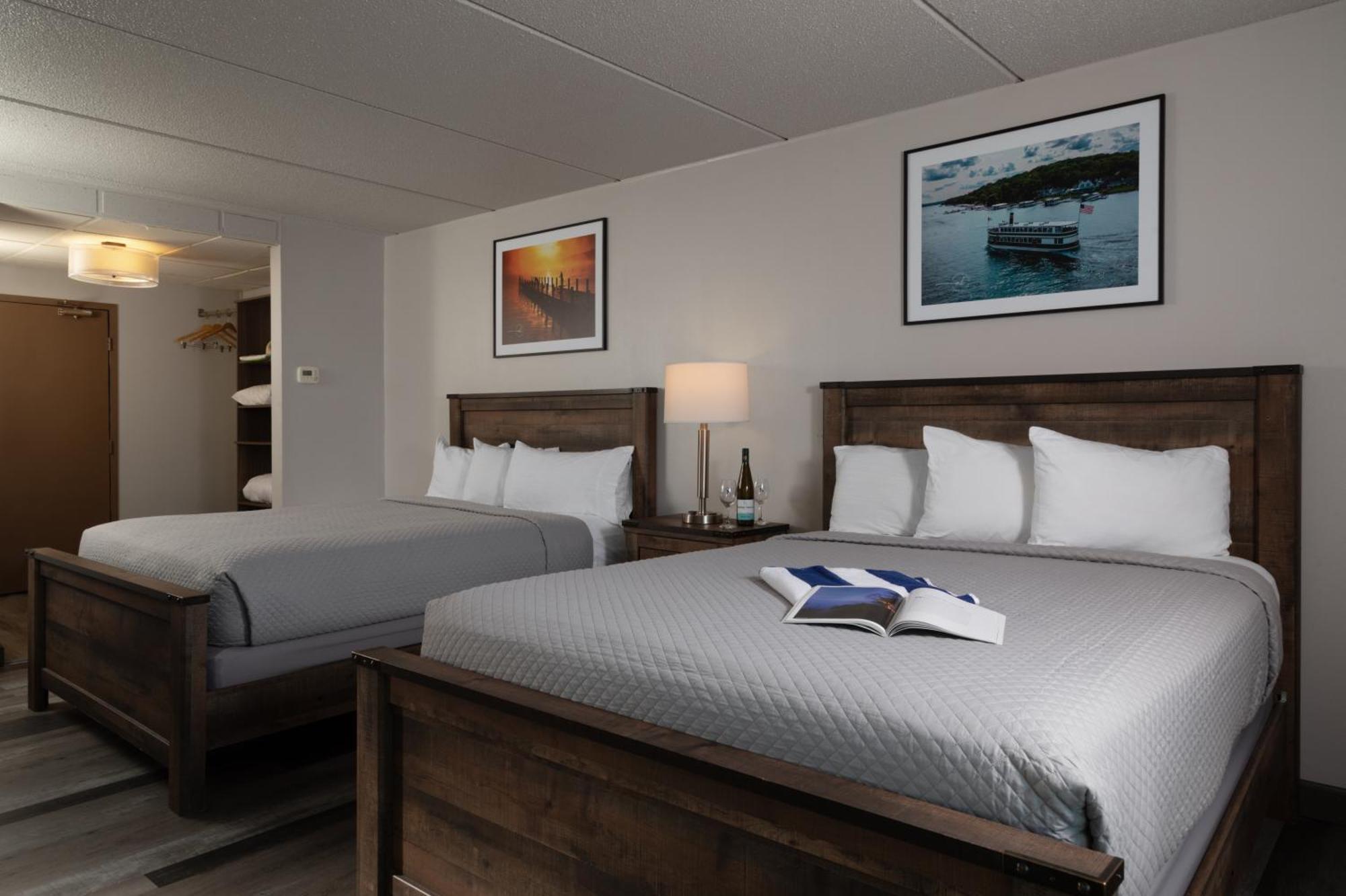 Harbor Shores On Lake Geneva Room photo
