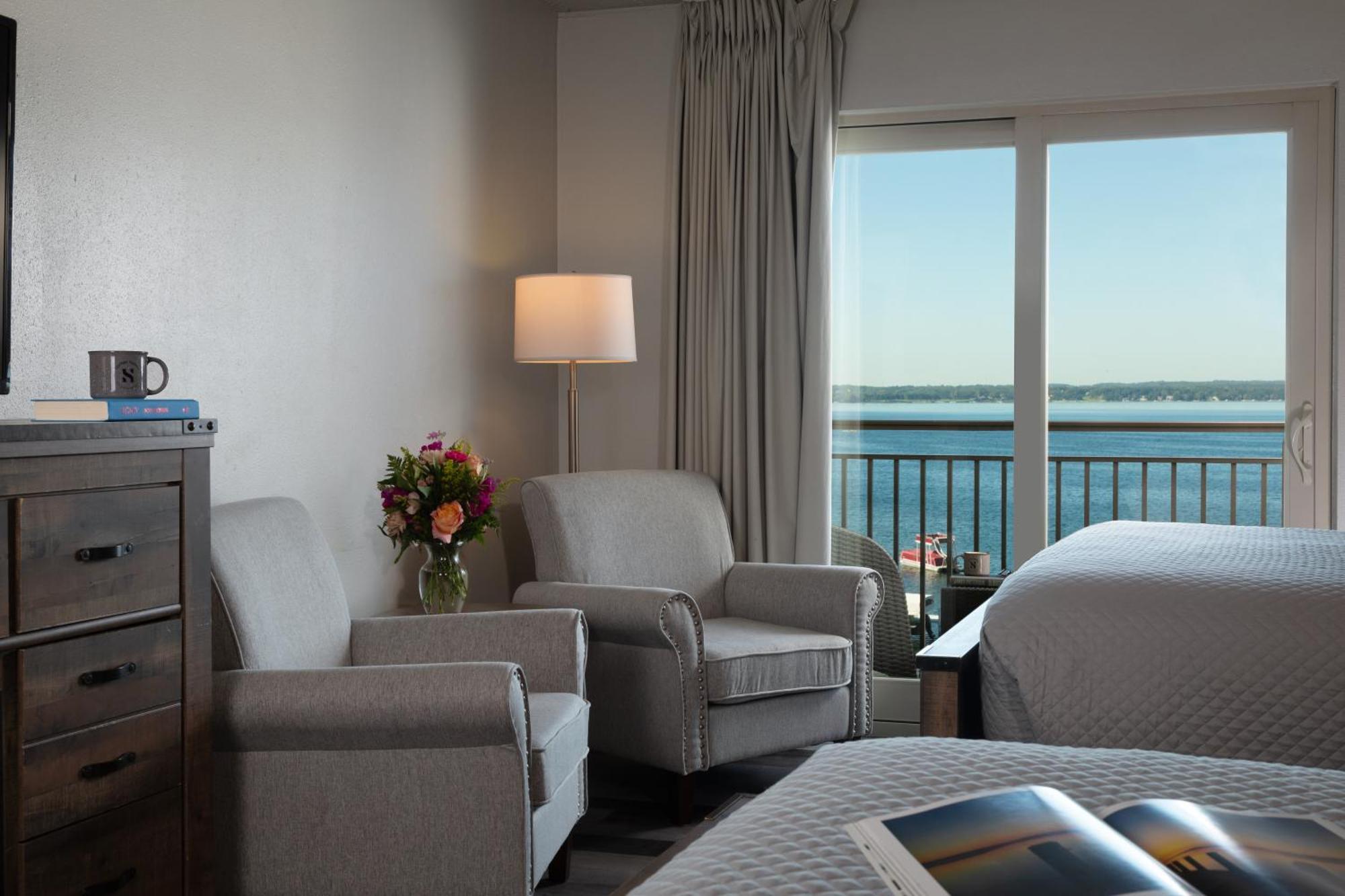 Harbor Shores On Lake Geneva Room photo